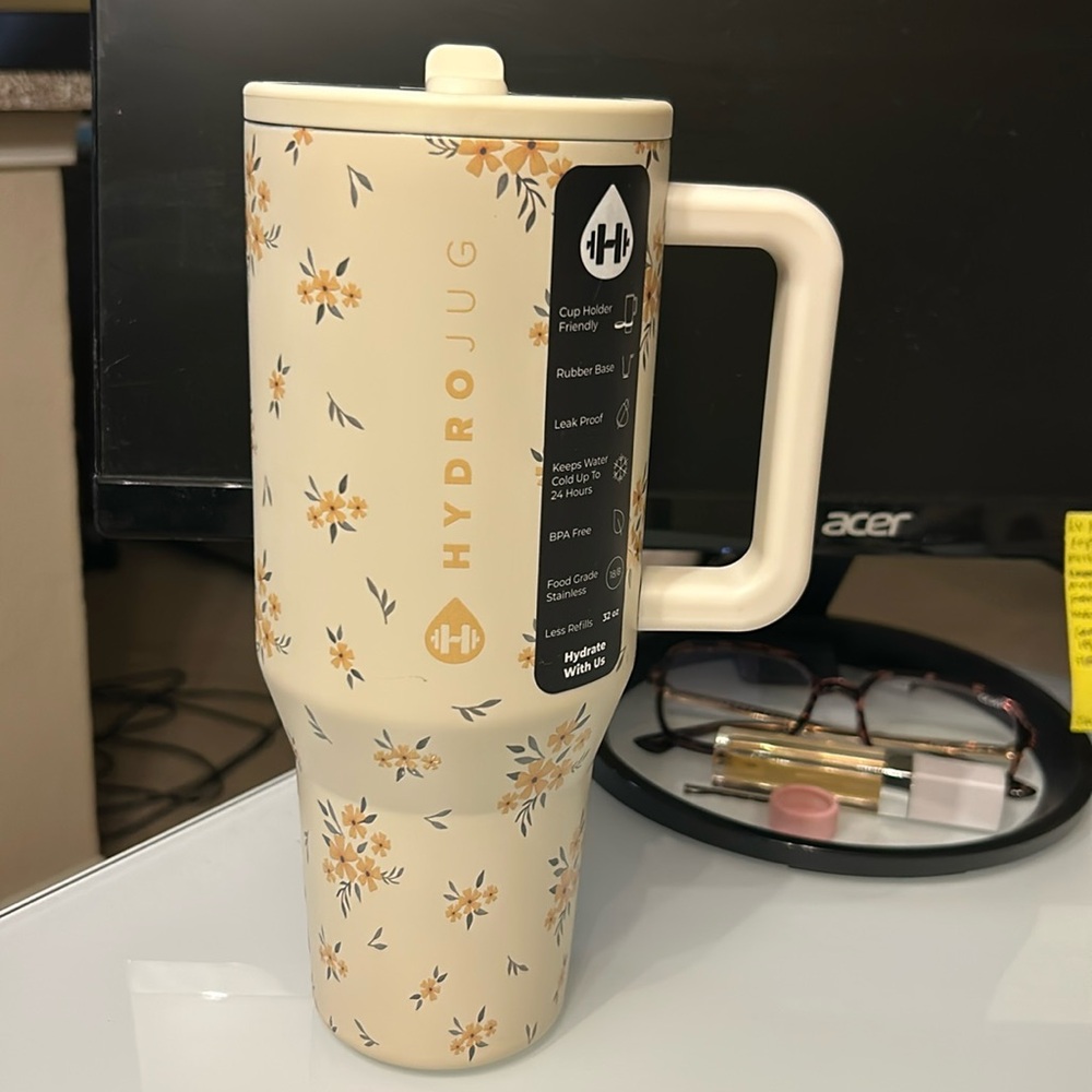 NIB COTTAGE CORE Hydrojug 32oz